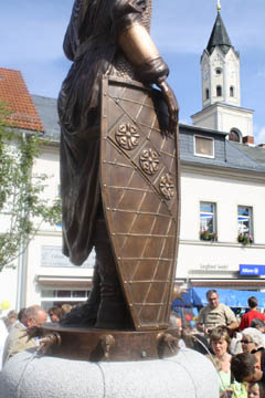 Brunnen Stadtgründer Elsterberg, Bronze/Granit, 7 Wasserdüsen, 2009

