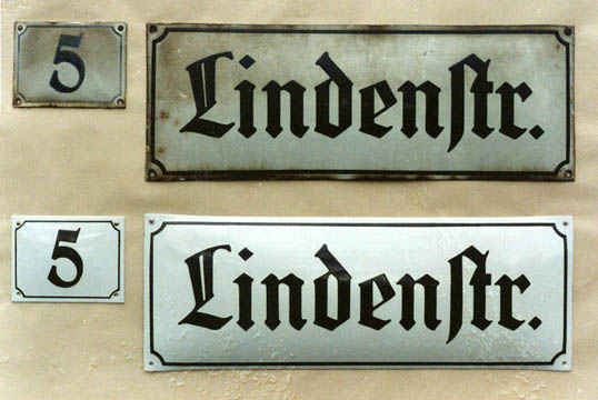 Restauriertes Straßenschild, Plauen, 2005
