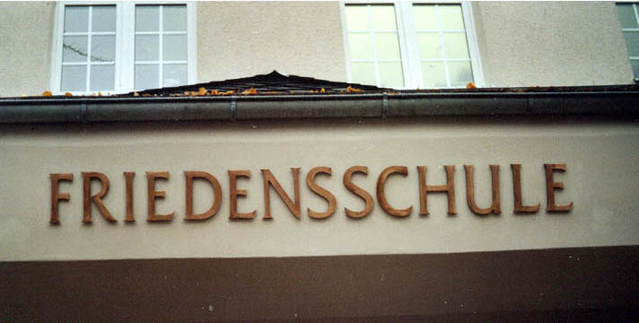 Bronzebuchstaben (Friedensschule Plauen), 25 cm hoch, 2005

