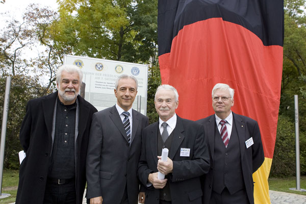Einweihung am 7. Oktober 2010: Peter Luban, Ministerpräsident Stanislav Tillich, Wolfgang Sachs, Anselm Brütting (v.l.)
